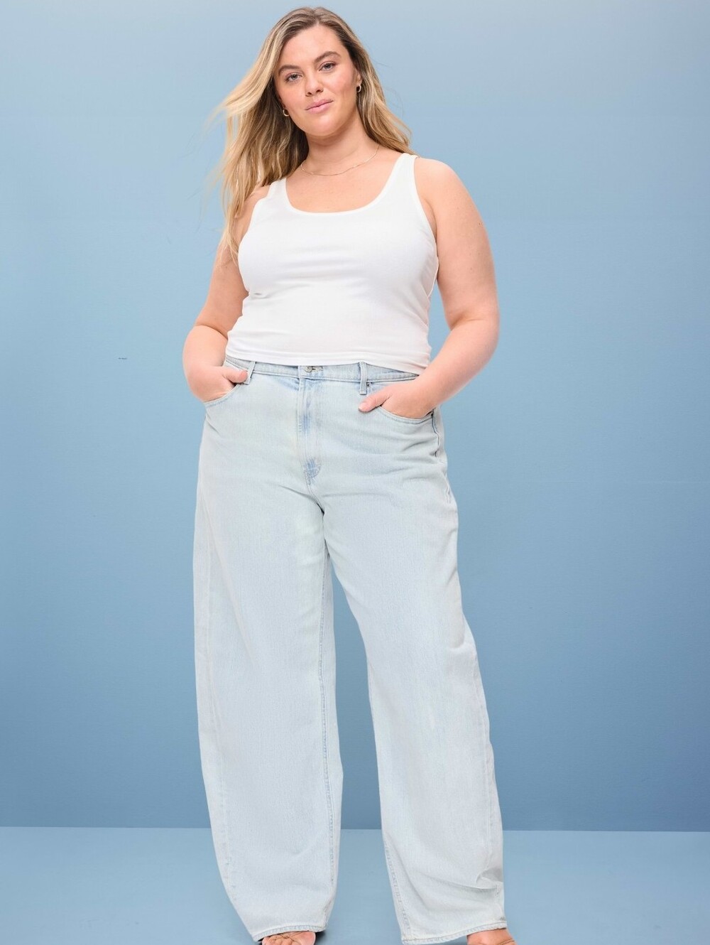 High Waisted Rounded Wide Leg Barrel Jeans - Light Wash